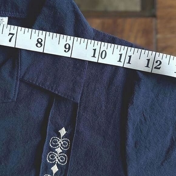 Kid's navy short sleeve Mexican guayabera shirt - Picture 6 of 9